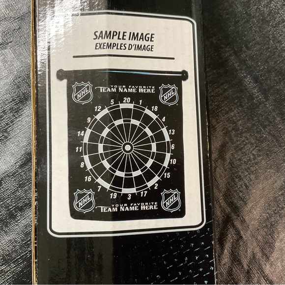 Vintage Edmonton Oilers Magnetic DART BOARD Wall Hanging Art NHL Rare New in
Box - Picture 3 of 7
